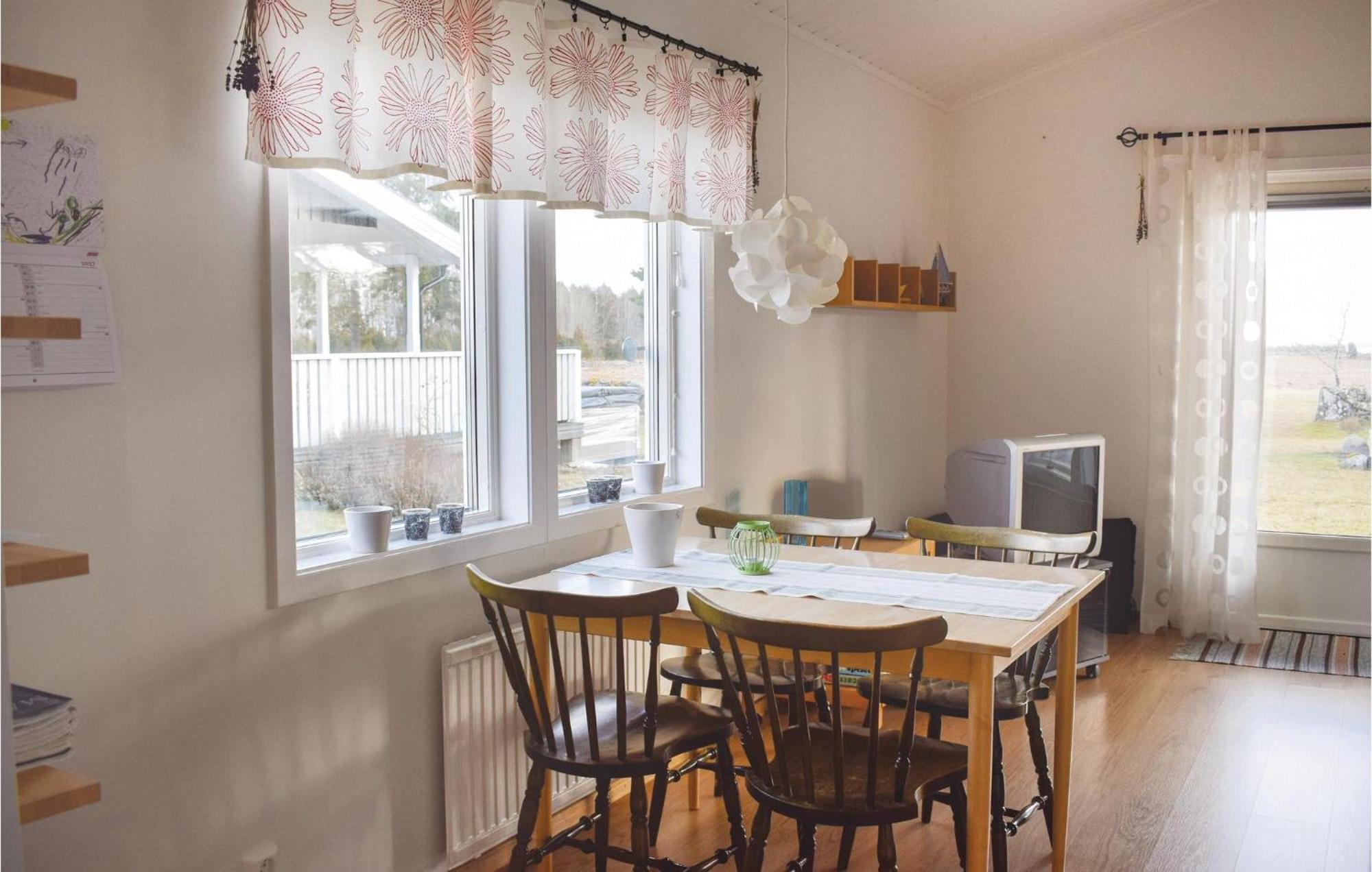 Amazing Home In Loettorp With House Sea View Luaran gambar